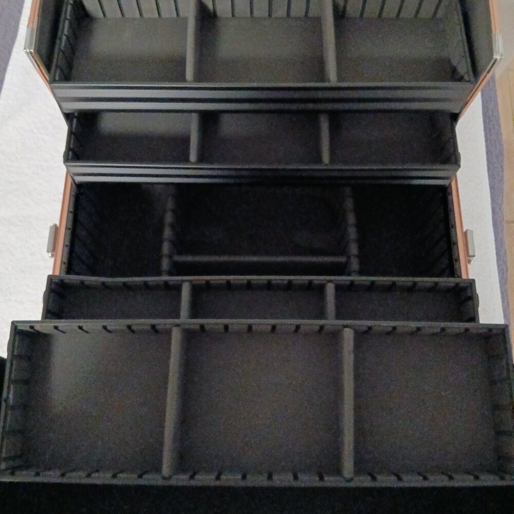 Sephora Metallic Rose Gold Make Up Train Case -- NWT w/shoulder strap and keys! - Picture 8 of 10